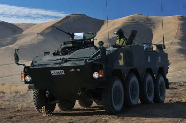 资料图片:日本陆自装备的96式轮式装甲车.(图片来源于网络)