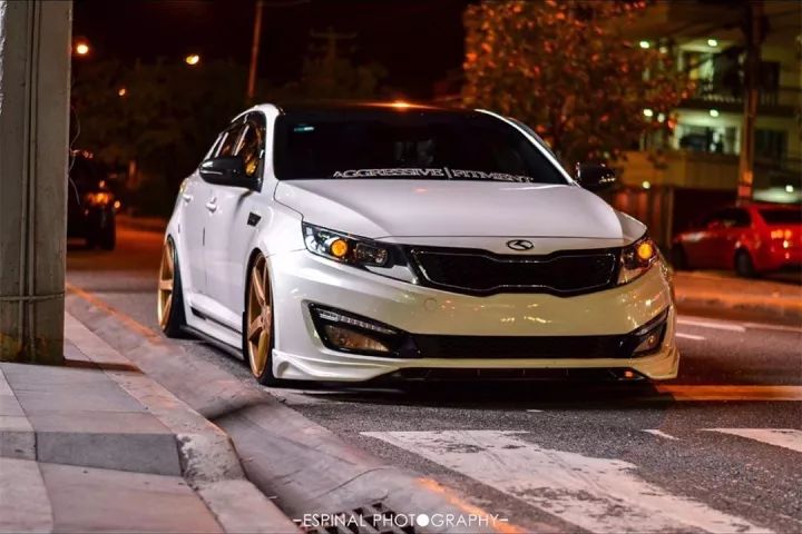 不玩汽配城一切改装从简，这辆起亚K5改成低趴相当有味道！