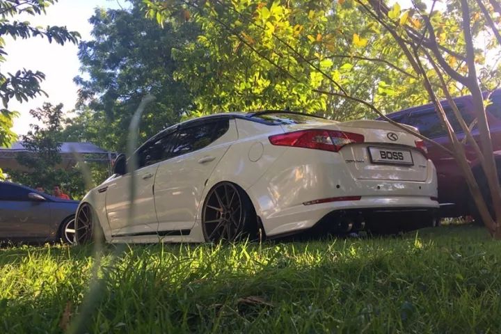 不玩汽配城一切改装从简，这辆起亚K5改成低趴相当有味道！