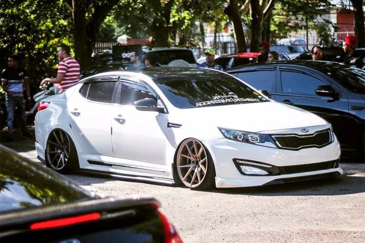 不玩汽配城一切改装从简，这辆起亚K5改成低趴相当有味道！