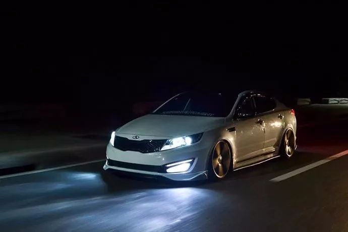 不玩汽配城一切改装从简，这辆起亚K5改成低趴相当有味道！