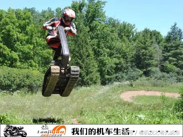 这台3万售价的履带式全地形摩托将一众ADV拉力摩托秒杀