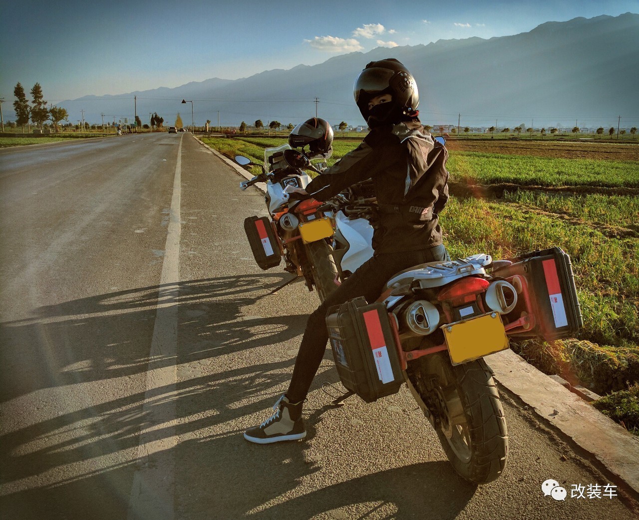 机车短发大长腿，北京妹子的这几辆公升级摩托都是梦想座驾！