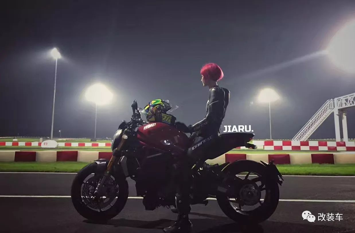 机车短发大长腿，北京妹子的这几辆公升级摩托都是梦想座驾！