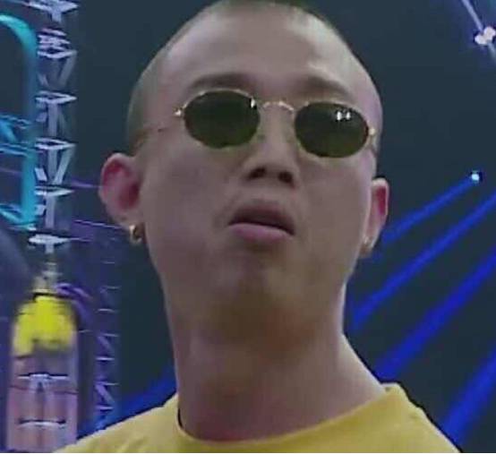 【新车】大佬座驾更新表情包了，驾驶席上的人身份你猜得准吗？