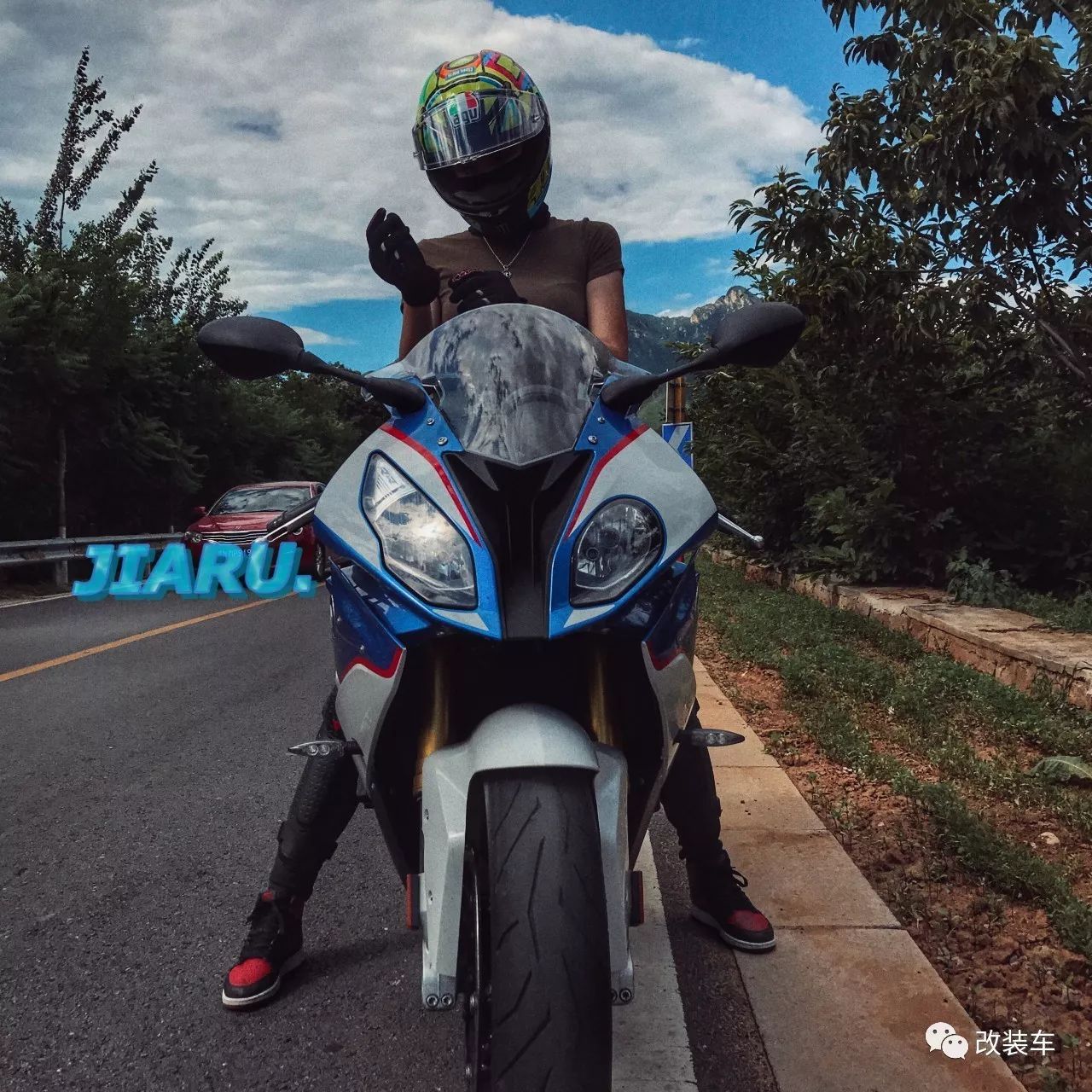 机车短发大长腿，北京妹子的这几辆公升级摩托都是梦想座驾！