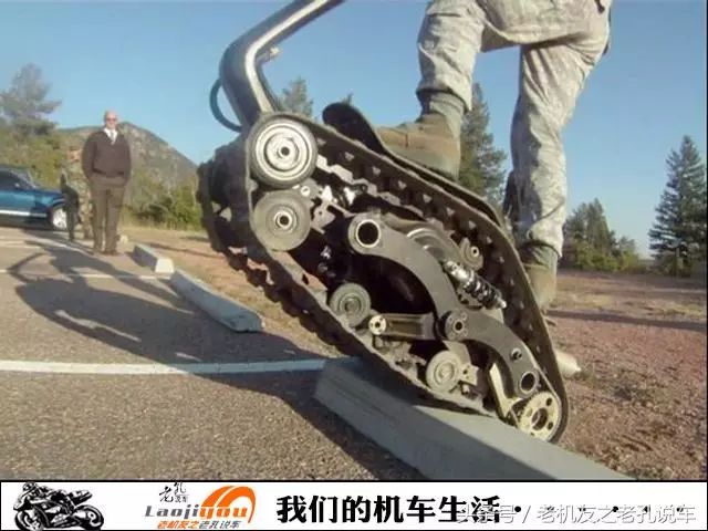 这台3万售价的履带式全地形摩托将一众ADV拉力摩托秒杀