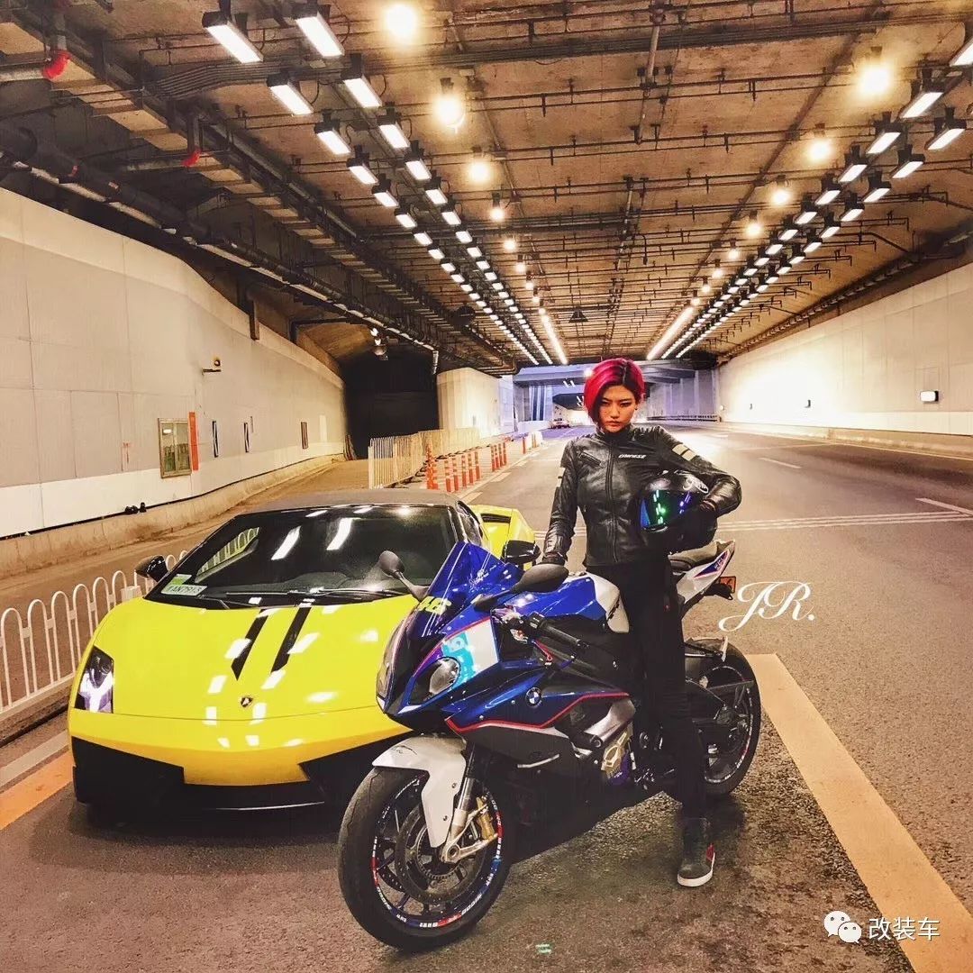 机车短发大长腿，北京妹子的这几辆公升级摩托都是梦想座驾！