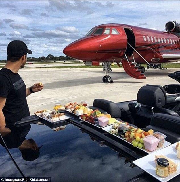 他们出租私人飞机任人摆拍放朋友圈炫富,生意居然好到爆.