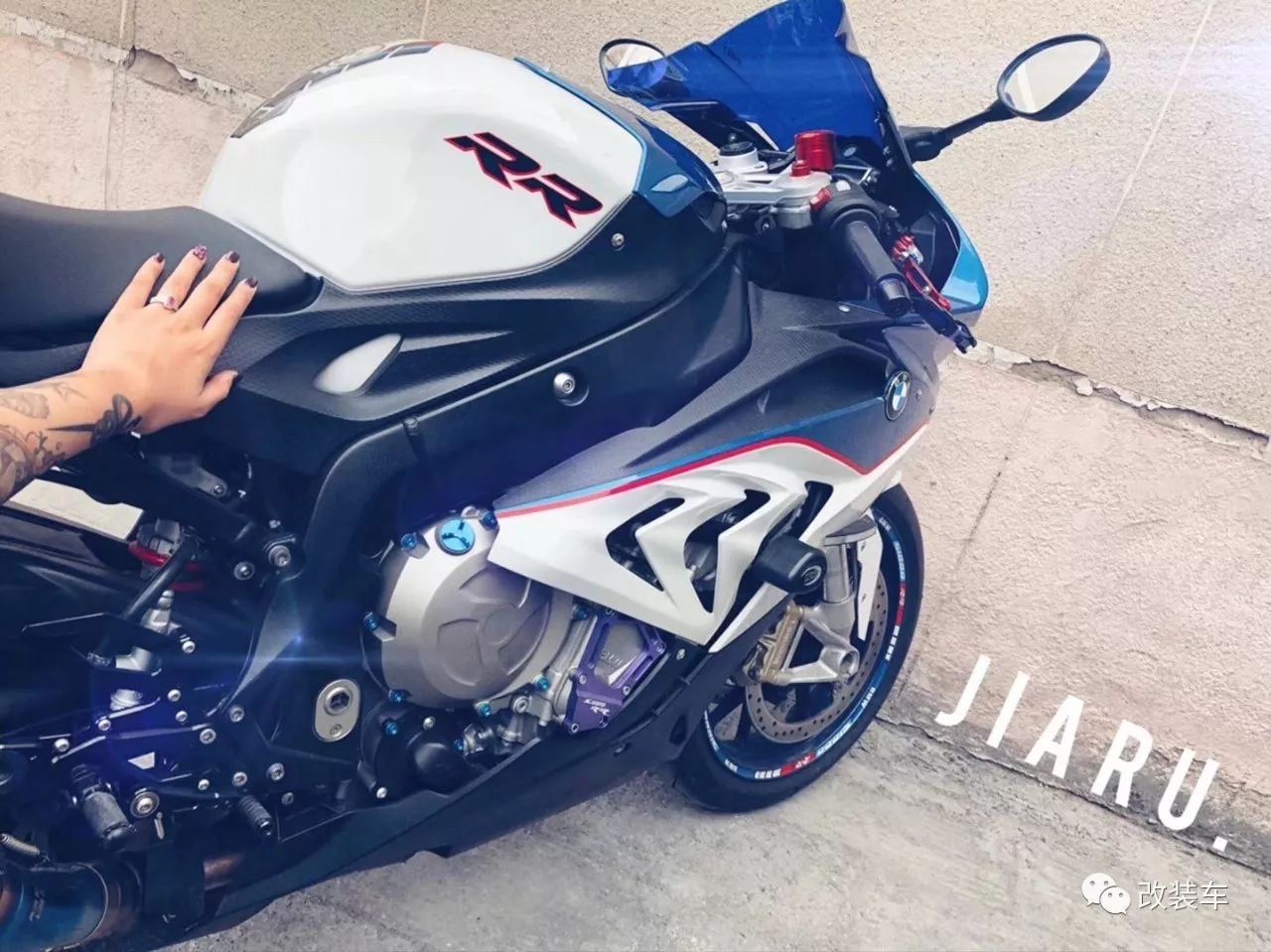 机车短发大长腿，北京妹子的这几辆公升级摩托都是梦想座驾！