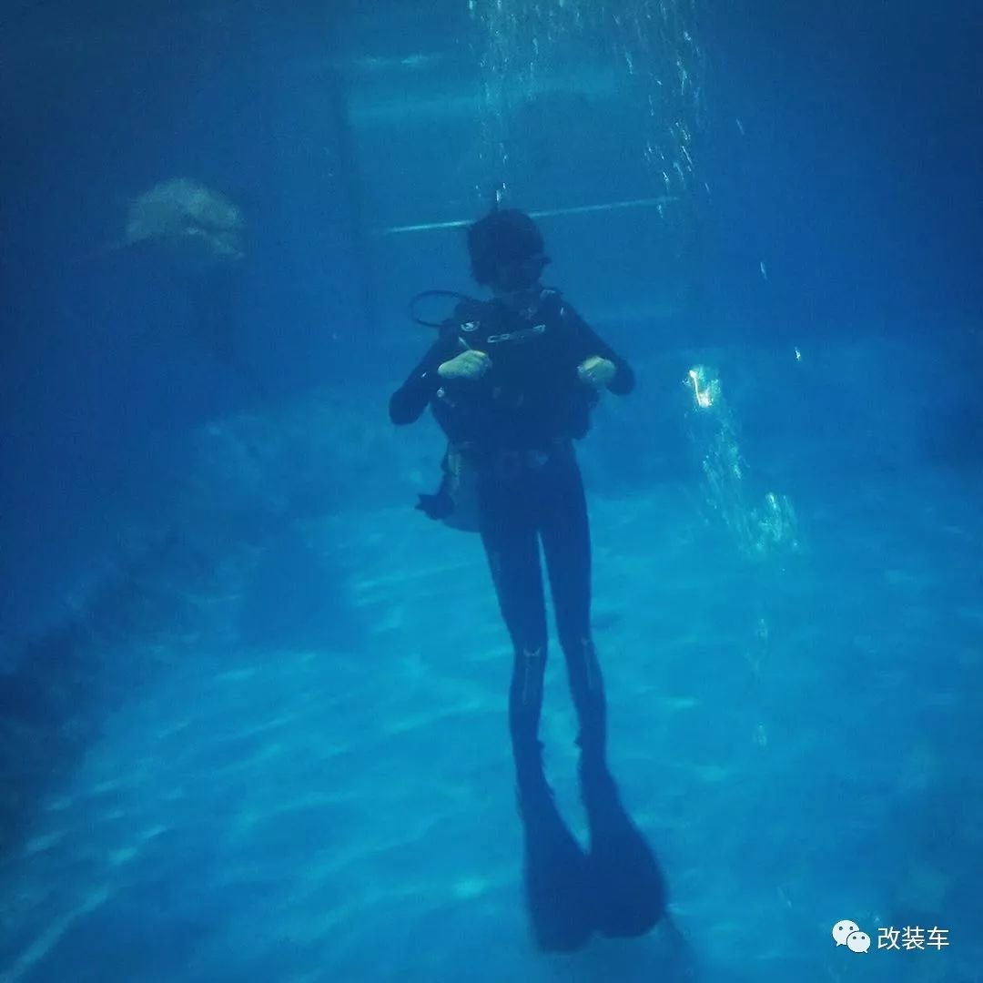 机车短发大长腿，北京妹子的这几辆公升级摩托都是梦想座驾！