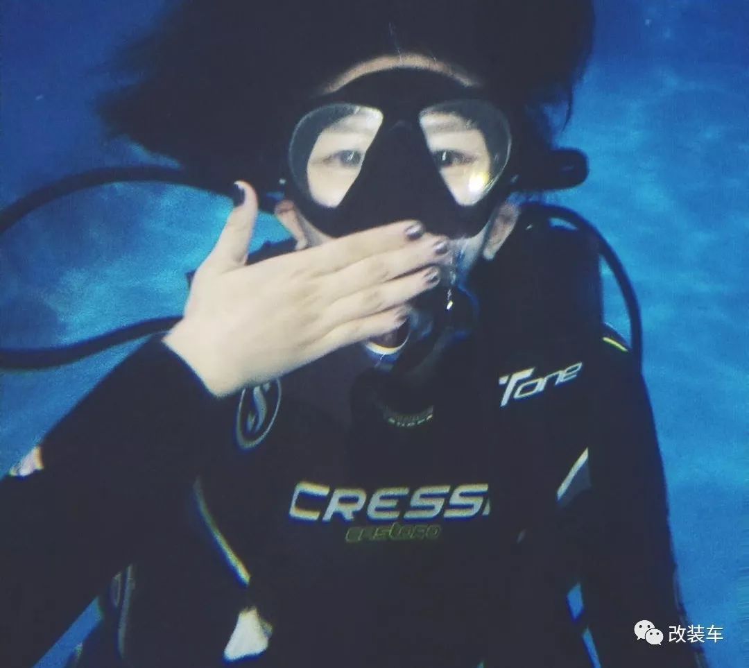 机车短发大长腿，北京妹子的这几辆公升级摩托都是梦想座驾！