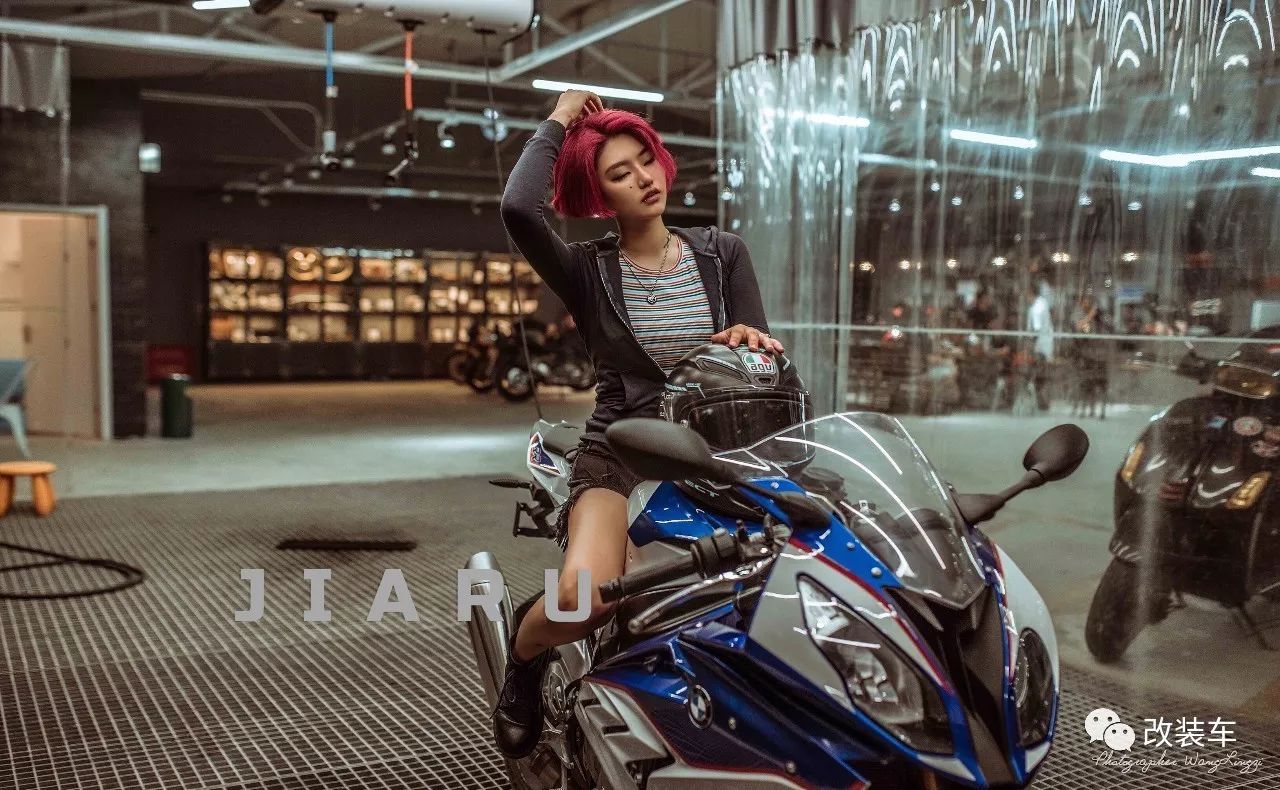 机车短发大长腿，北京妹子的这几辆公升级摩托都是梦想座驾！