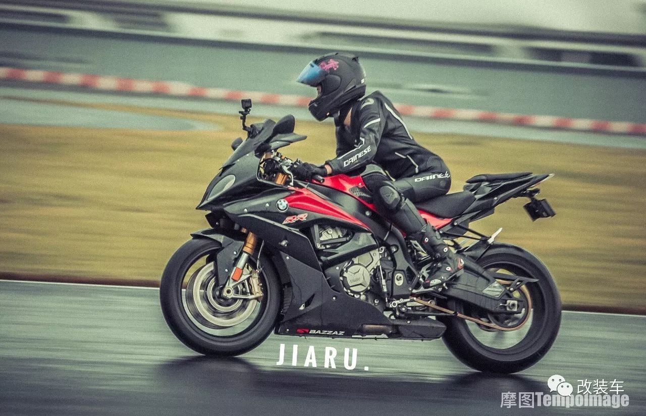 机车短发大长腿，北京妹子的这几辆公升级摩托都是梦想座驾！