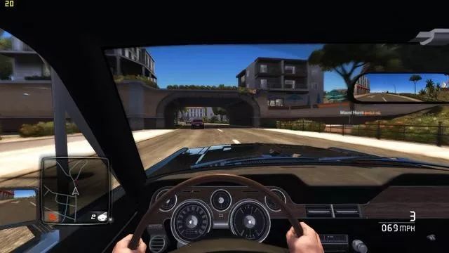 竟敢上班时间打游戏，英国警察利用赛车游戏提高驾驶技术！