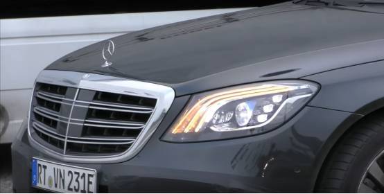 【新车】大佬座驾更新表情包了，驾驶席上的人身份你猜得准吗？