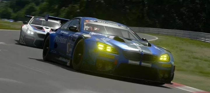 竟敢上班时间打游戏，英国警察利用赛车游戏提高驾驶技术！