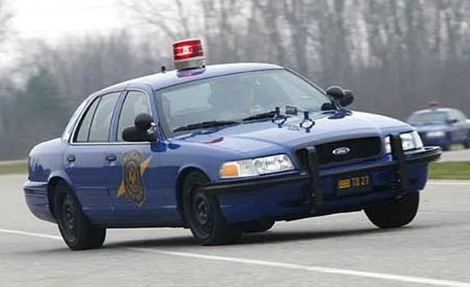 竟敢上班时间打游戏，英国警察利用赛车游戏提高驾驶技术！