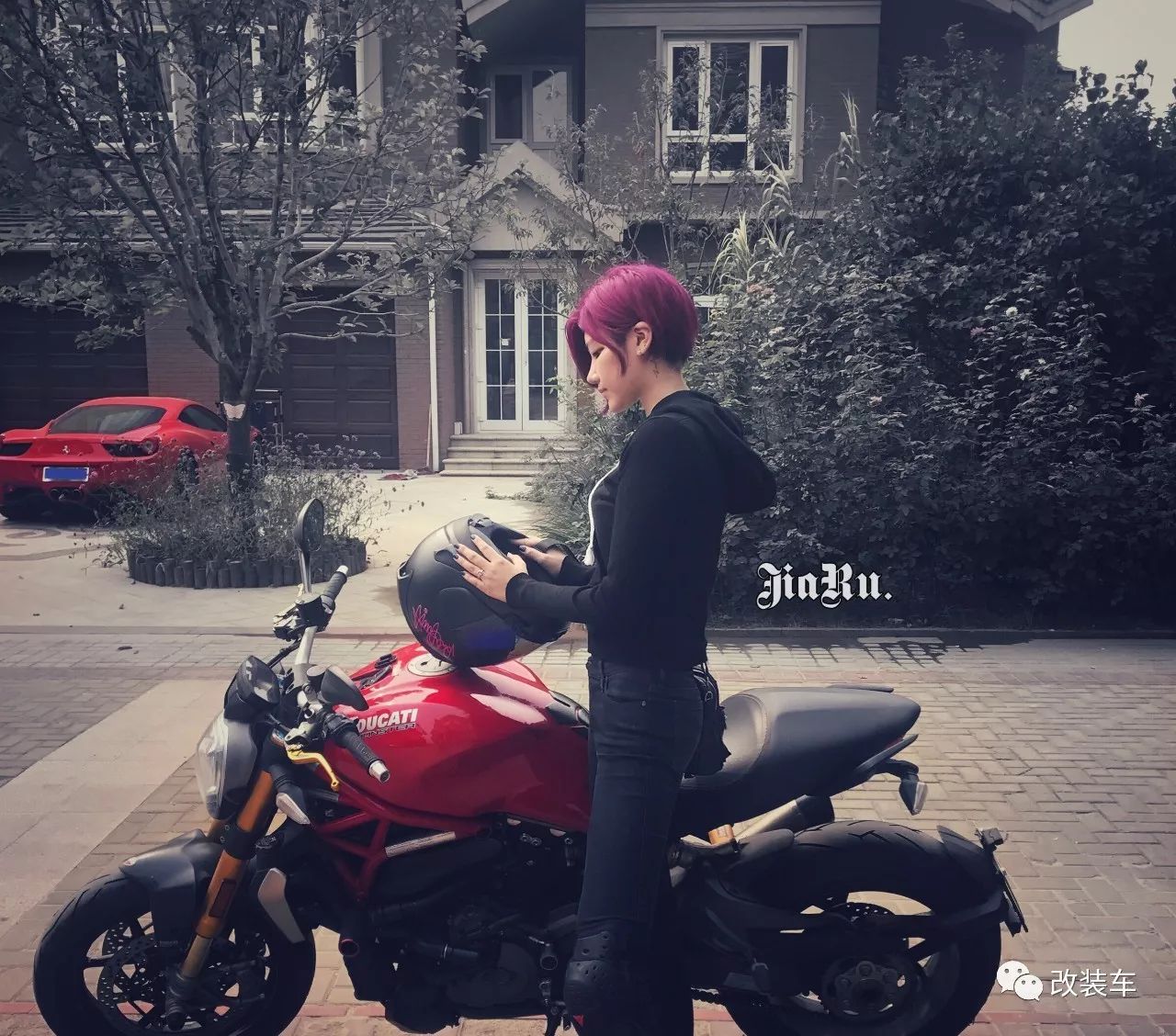 机车短发大长腿，北京妹子的这几辆公升级摩托都是梦想座驾！