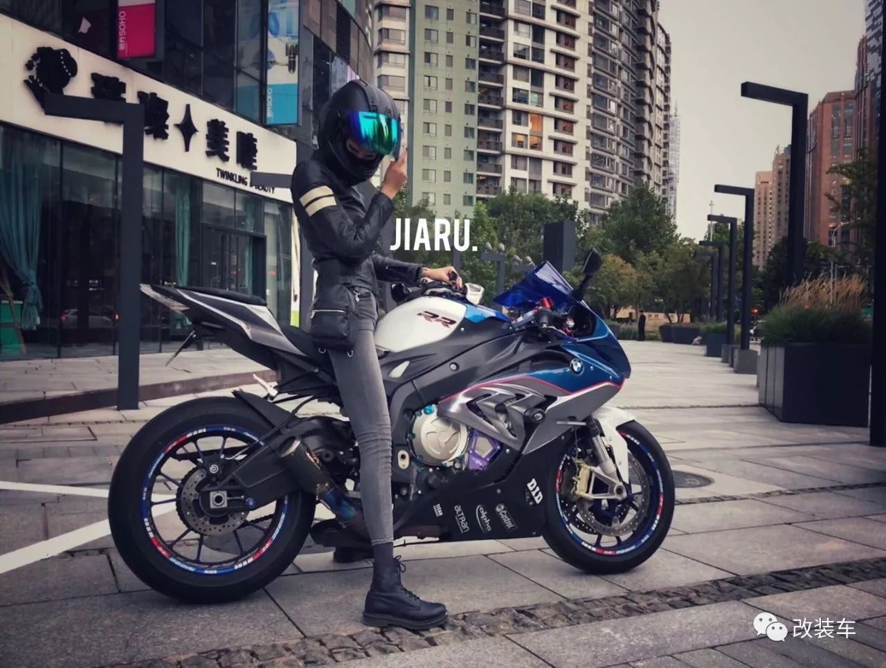 机车短发大长腿，北京妹子的这几辆公升级摩托都是梦想座驾！