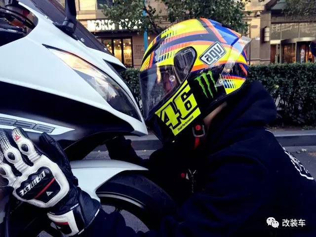 机车短发大长腿，北京妹子的这几辆公升级摩托都是梦想座驾！