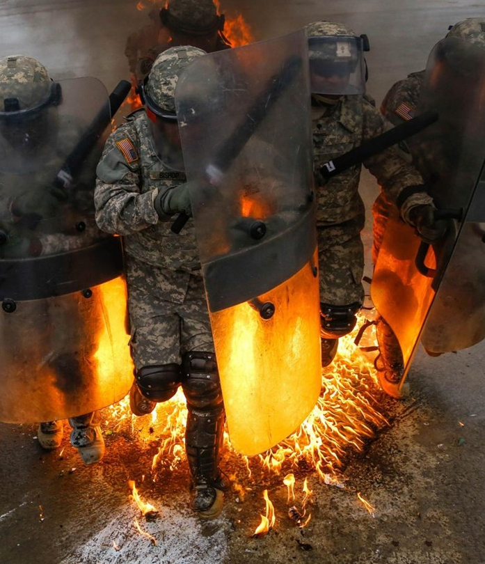 资料图片:美海军陆战队新兵训练.