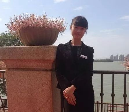 我叫夏金凤,今年26岁,身高1米63,爱笑, 我是一名