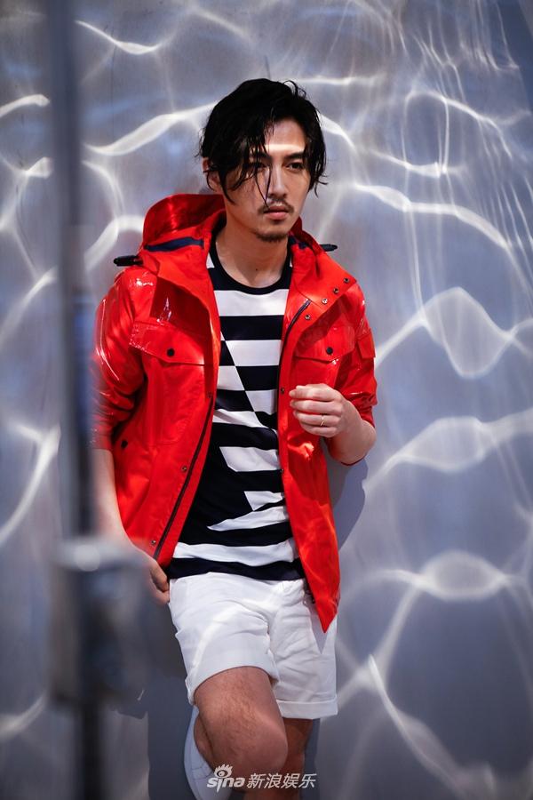 陈晓卷发雅痞范儿尽显冷峻魅力