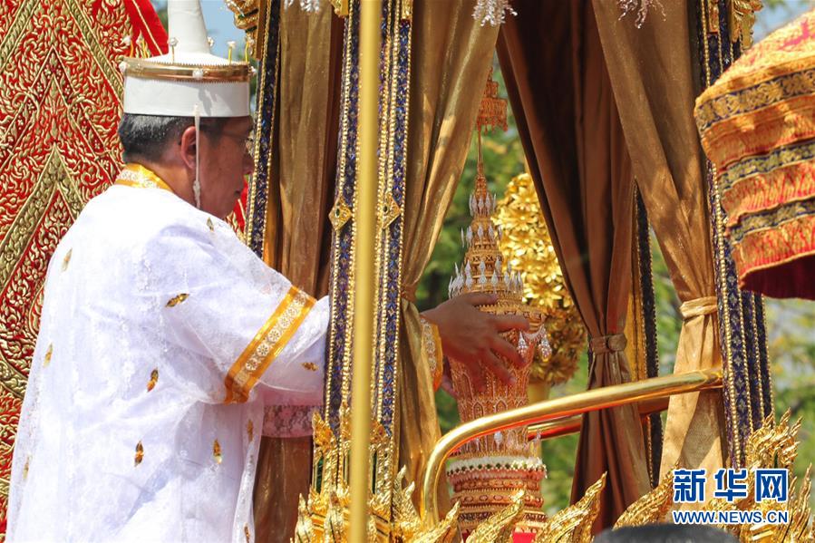 泰国先王普密蓬遗体完成火化