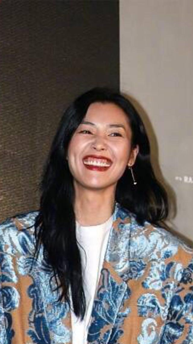 刘雯的牙花子真的吓着我了:知道她牙龈大,但是没想到这么大啊|刘雯|牙