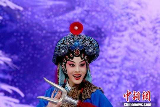 天津京剧小花张梦瑶技惊四座图