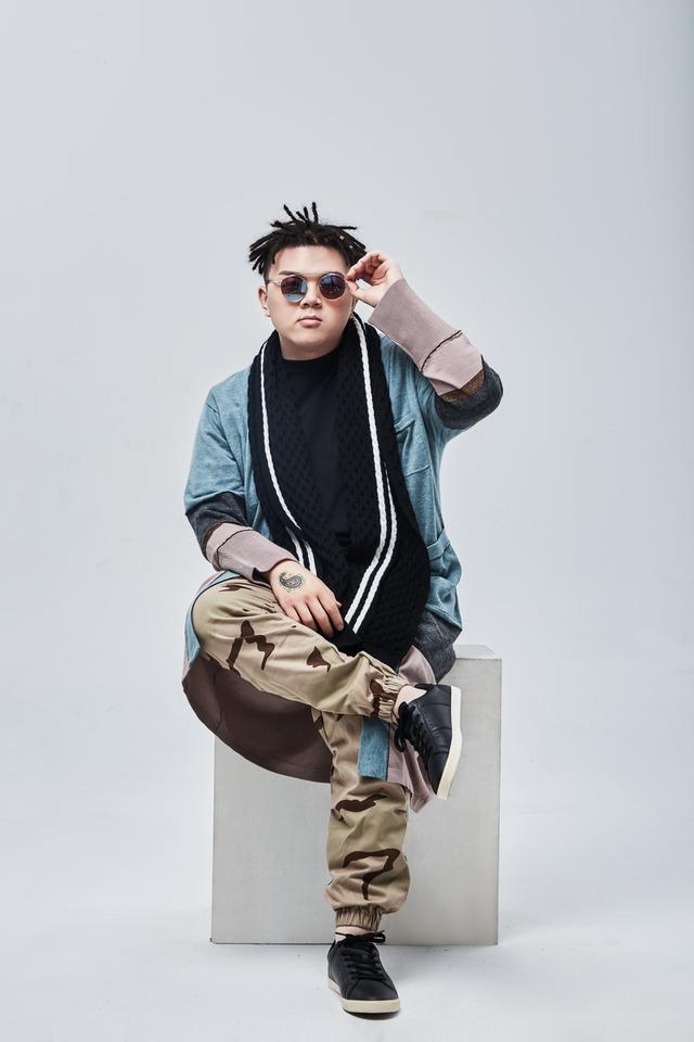 艾福杰尼最新写真曝光 个性嘻哈少年释放无限活力