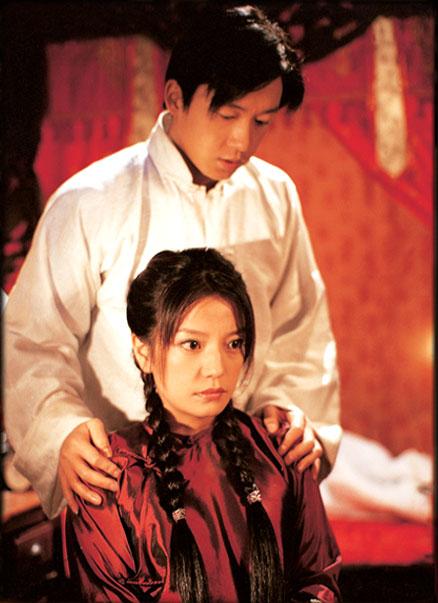 《京华烟云》中,与赵薇合作,饰演一个三心二意的丈夫,此剧是赵薇的