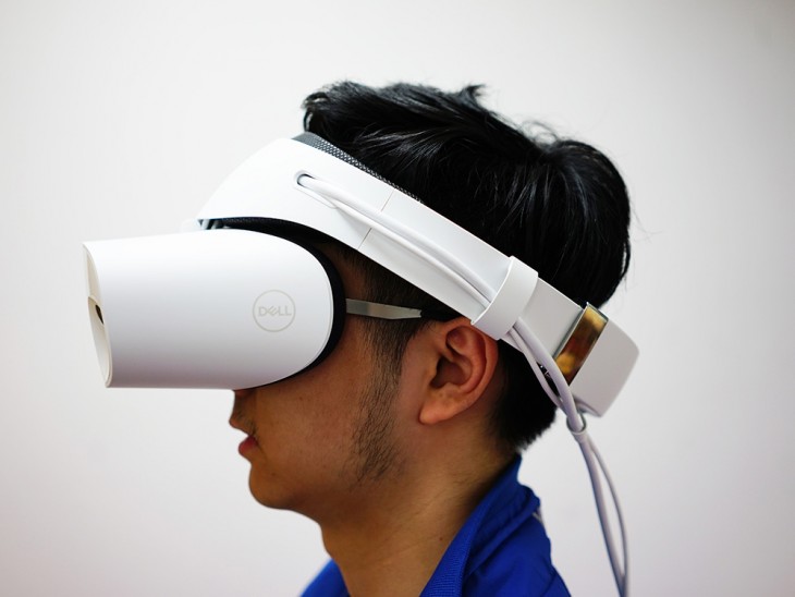近乎完美的混合现实头显体验!Dell Visor头显评测|戴尔|Dell|手柄_新浪新闻