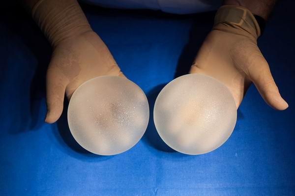 那要看手术方式和使用材料|假体|乳腺|隆胸_新浪新闻