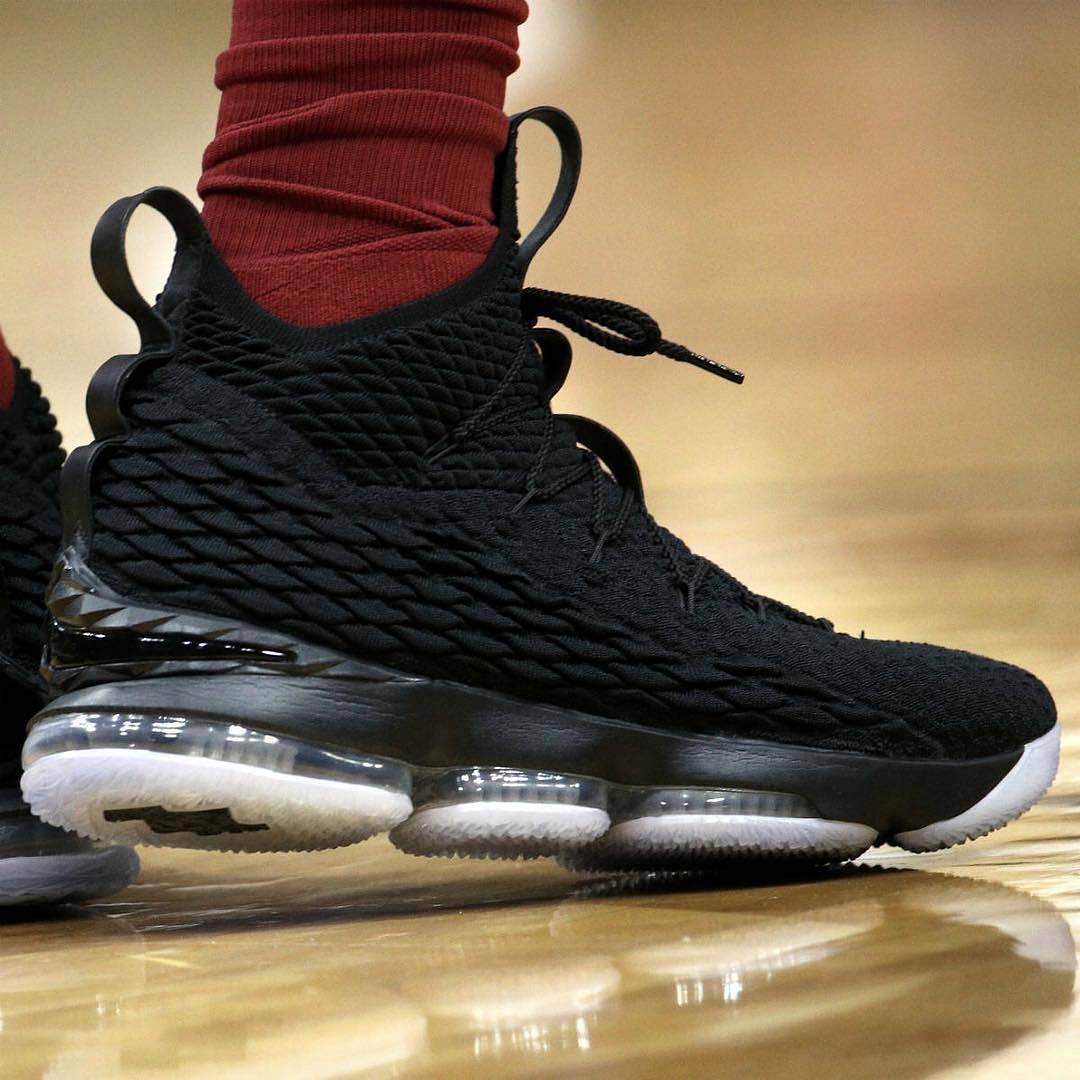 传言lebron 15 将带来更多詹姆斯 pe 配色的市售!