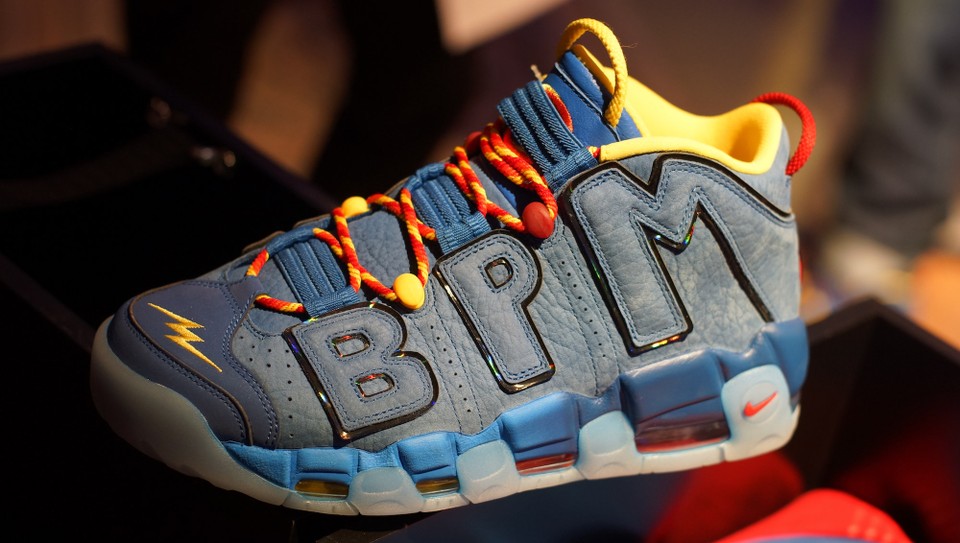 慈善配色 nike air more uptempo db 实物近赏