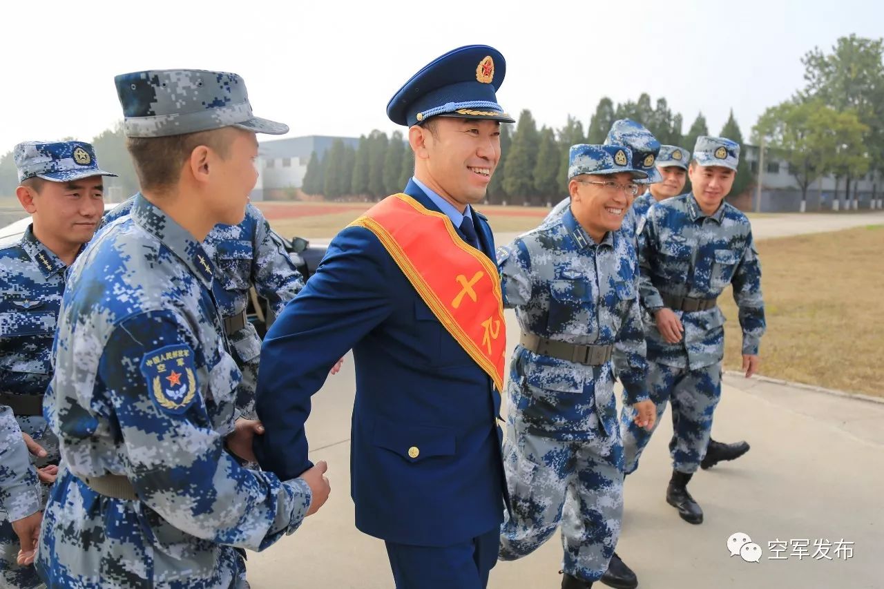 努力走在前列十九大代表迅即宣讲十九大精神