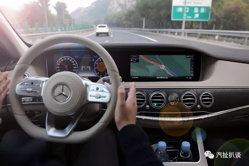在北京最美的时节，开最智能的豪华座驾是什么感觉？