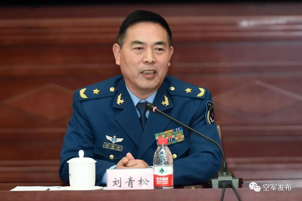 努力走在前列!空军指挥学院举办深入学习贯彻十九大精神研讨会