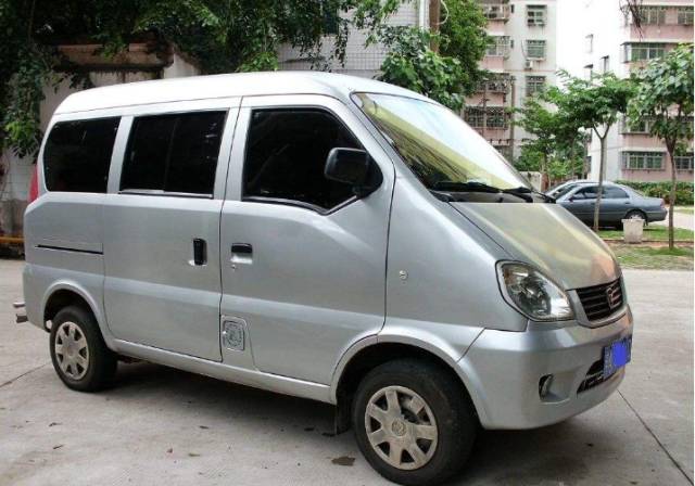 为什么面包车没有黑色的？今天总算明白了