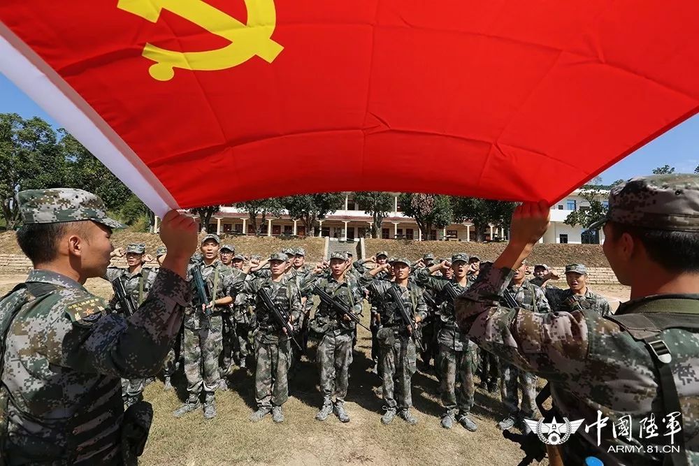 新时代新征程陆军官兵认真学习贯彻党的十九大精神