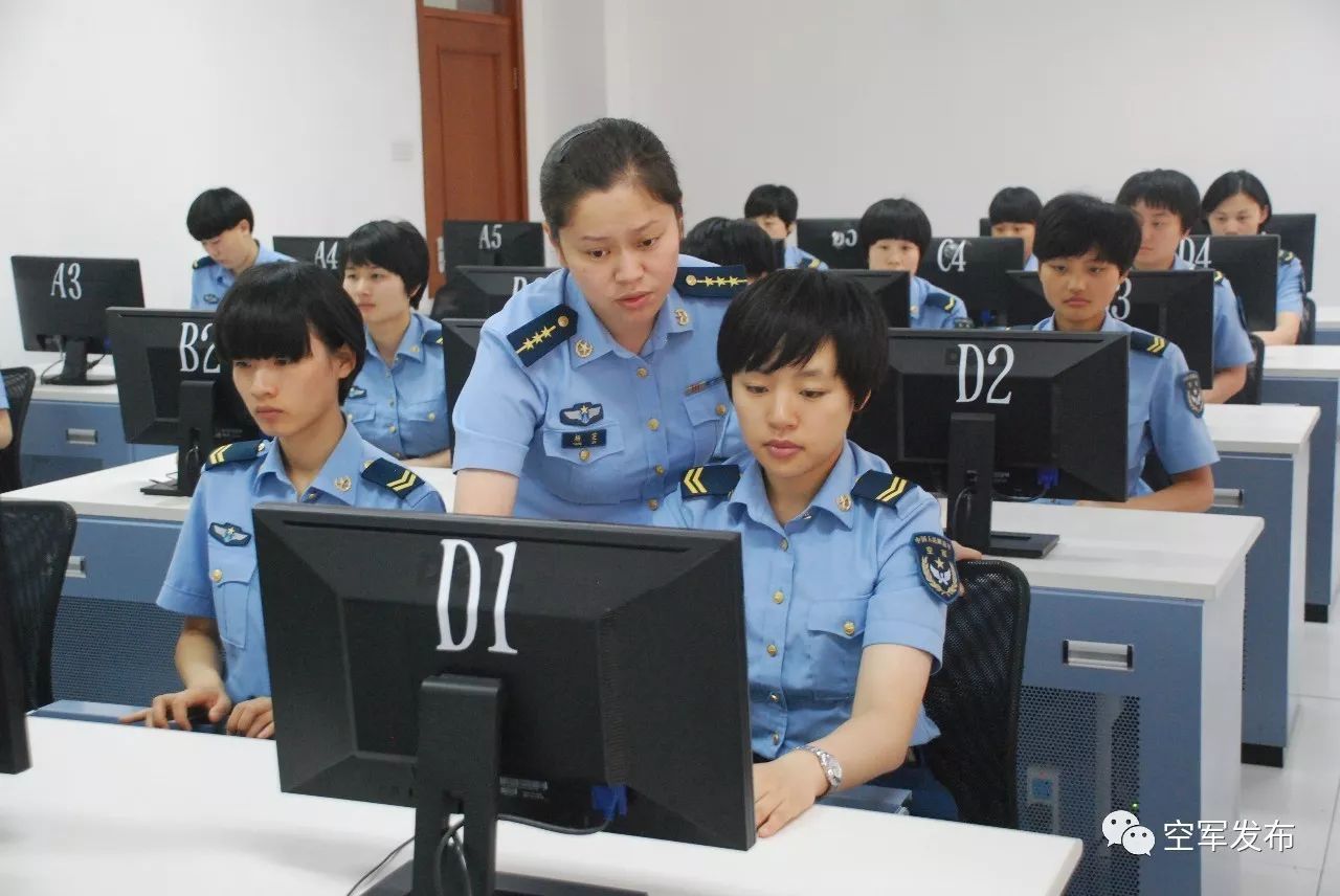 对于"模范话务连"的话务员来说,无论是上机前做足"功课",还是接转电话