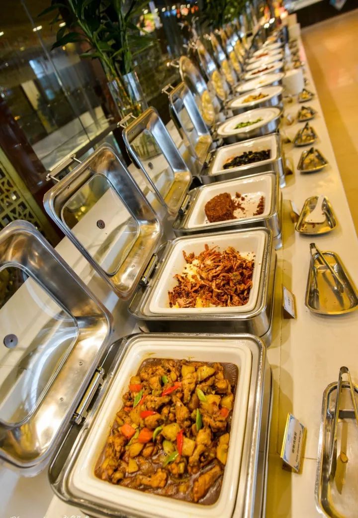 如何在青岛吃到"爱琴海"的美食?星级酒店自助餐只需66元一位