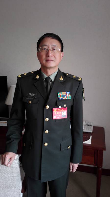 10月21日中午,李广泉代表在驻地房间接受中国军网记者采访时对十九大