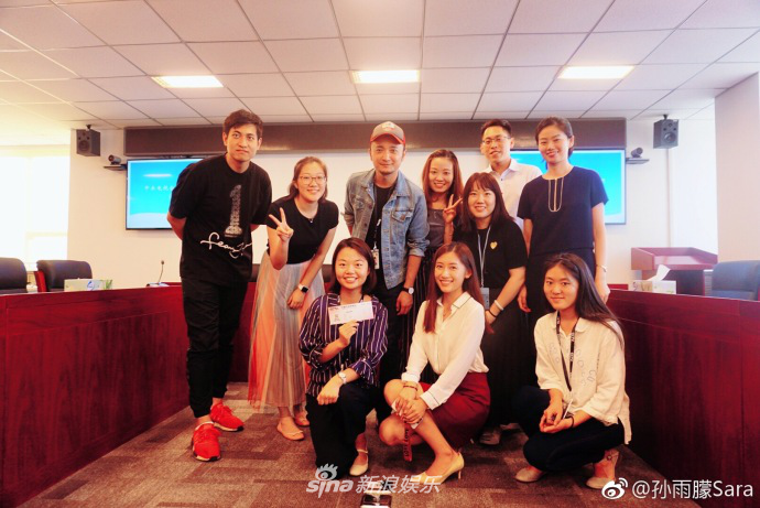 双胞胎姐妹花同上哈佛同入职央视