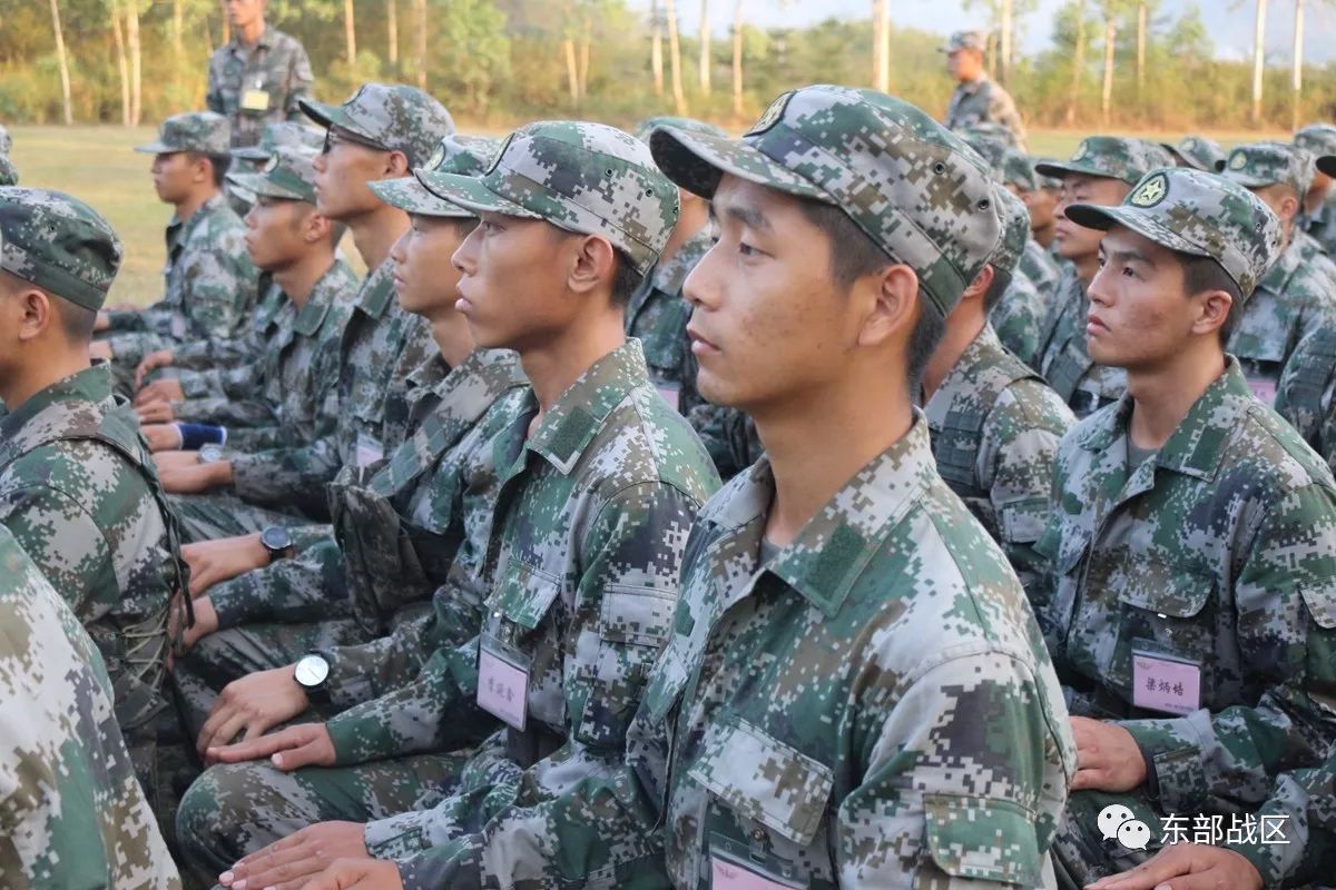 10月下旬,陸軍第73集團軍某旅新兵營組織新兵們進行首次實彈射擊.