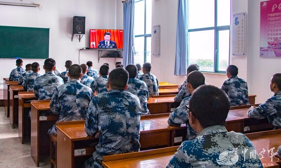 这个十月感受十九大精神在空军部队激荡起的
