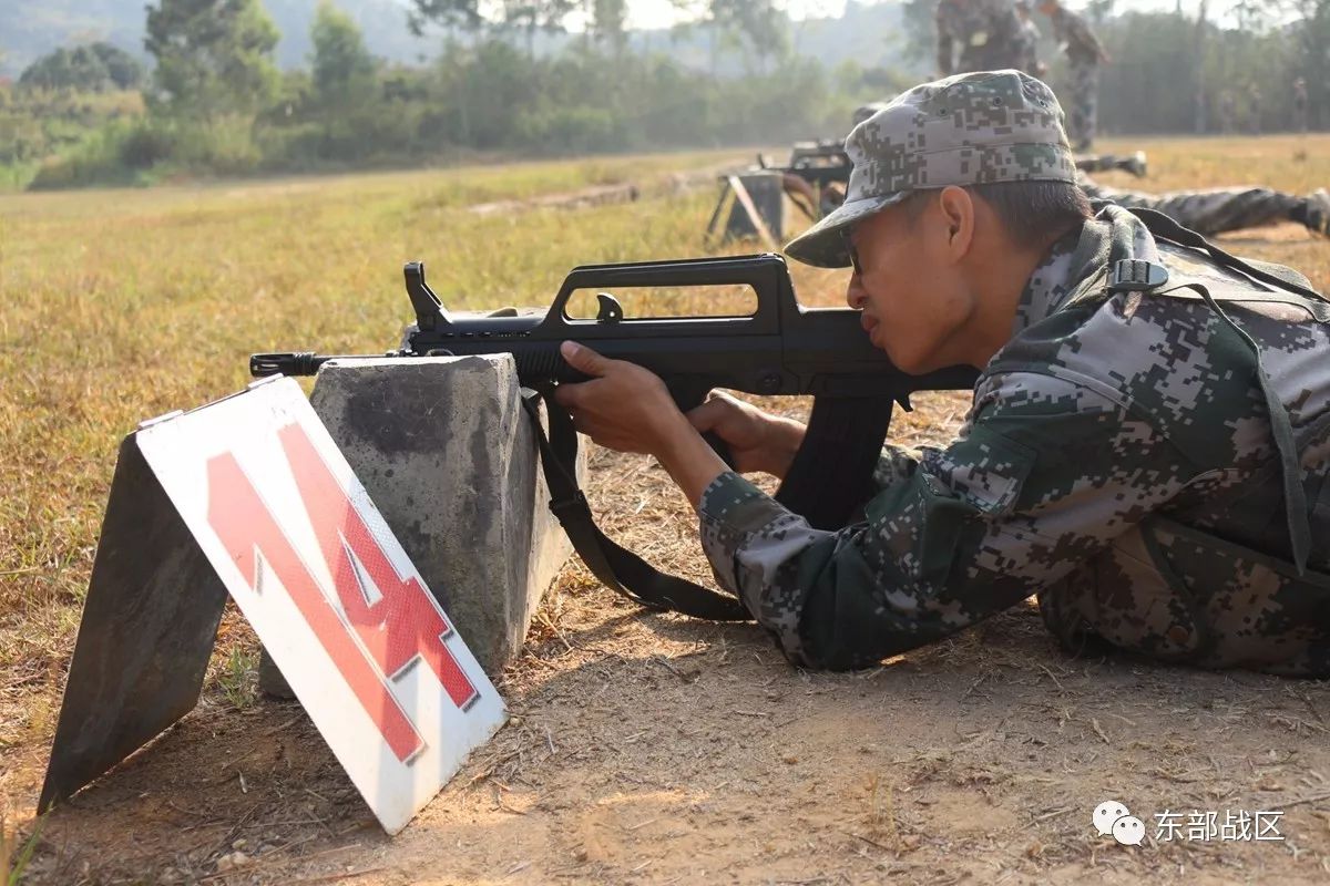 实弹射击新兵打响军营第一枪