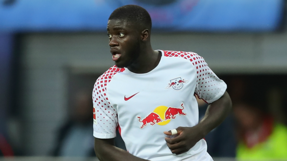 足球市场:米兰与曼联追求莱比锡后卫乌帕梅卡诺